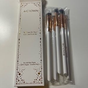 Crown all eyes on you 5 piece luxe brush set